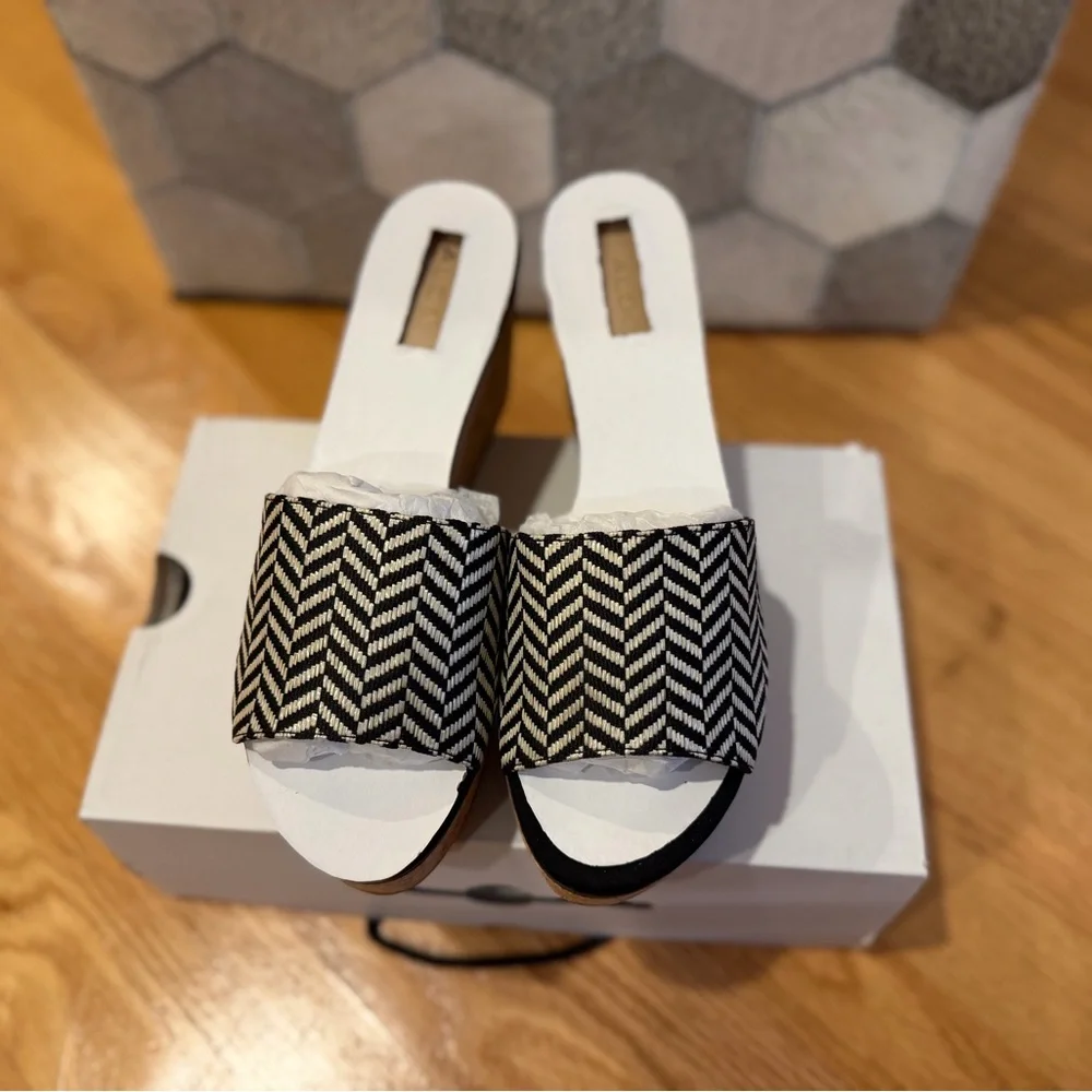ALDO Black and Cream Chevron Wedges